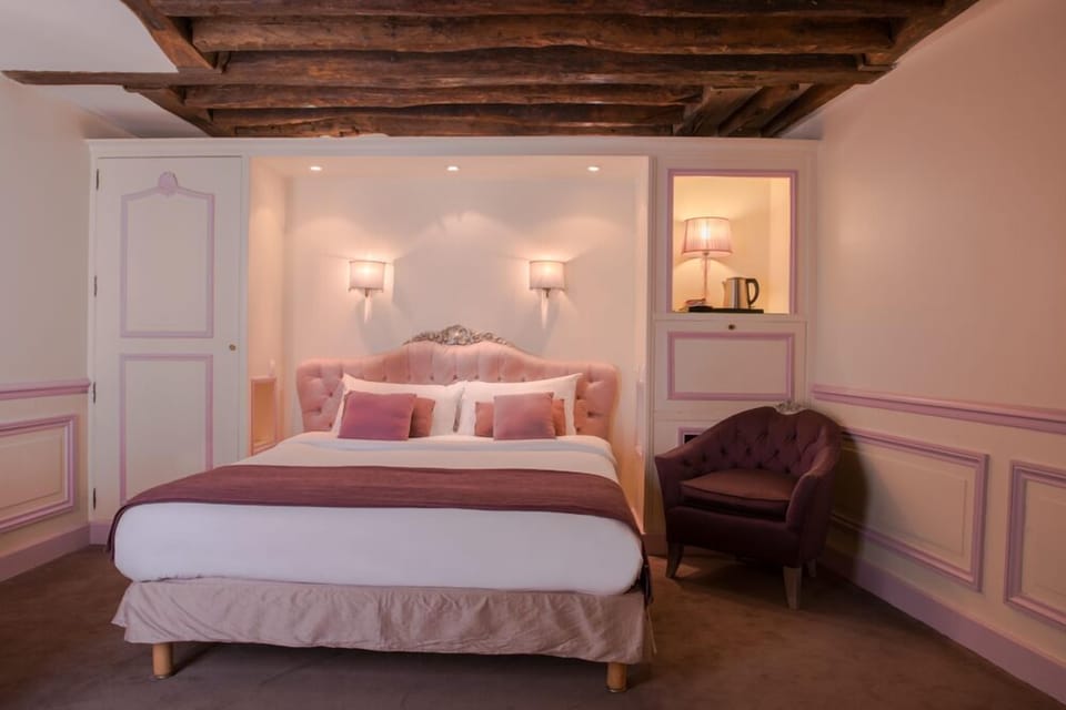 Superior Double Room | In-room safe, individually furnished, desk, soundproofing