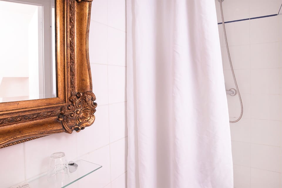 Triple Room | Bathroom | Shower, hair dryer, towels