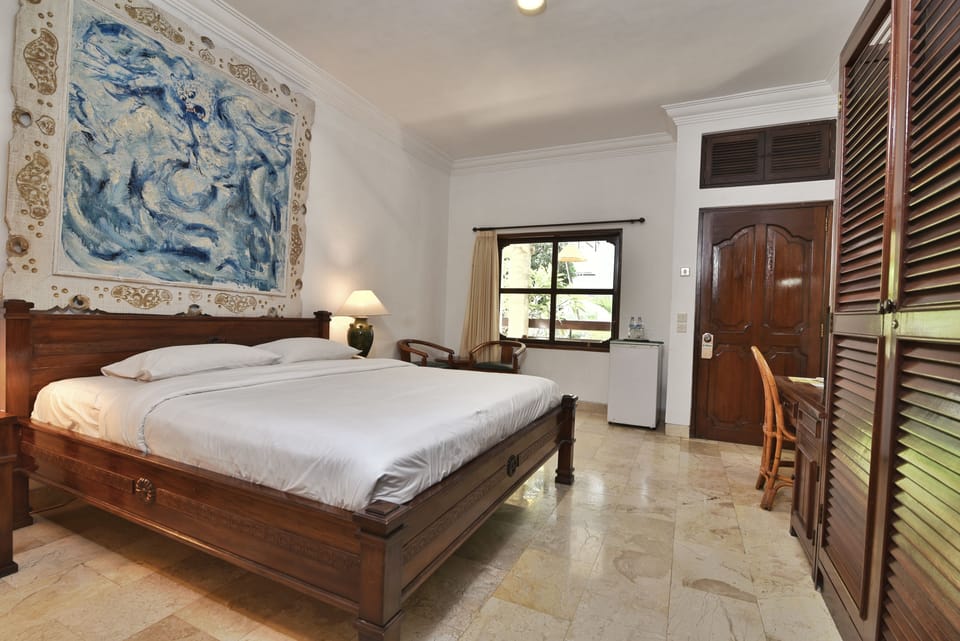 Deluxe Room | Minibar, desk, free cribs/infant beds, rollaway beds