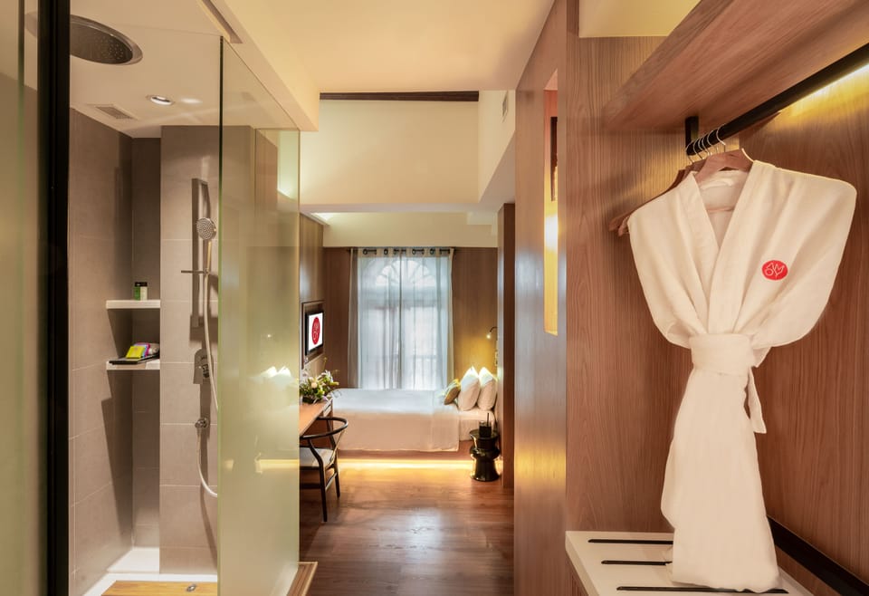 Cosy Single Room | Bathroom | Shower, rainfall showerhead, free toiletries, hair dryer
