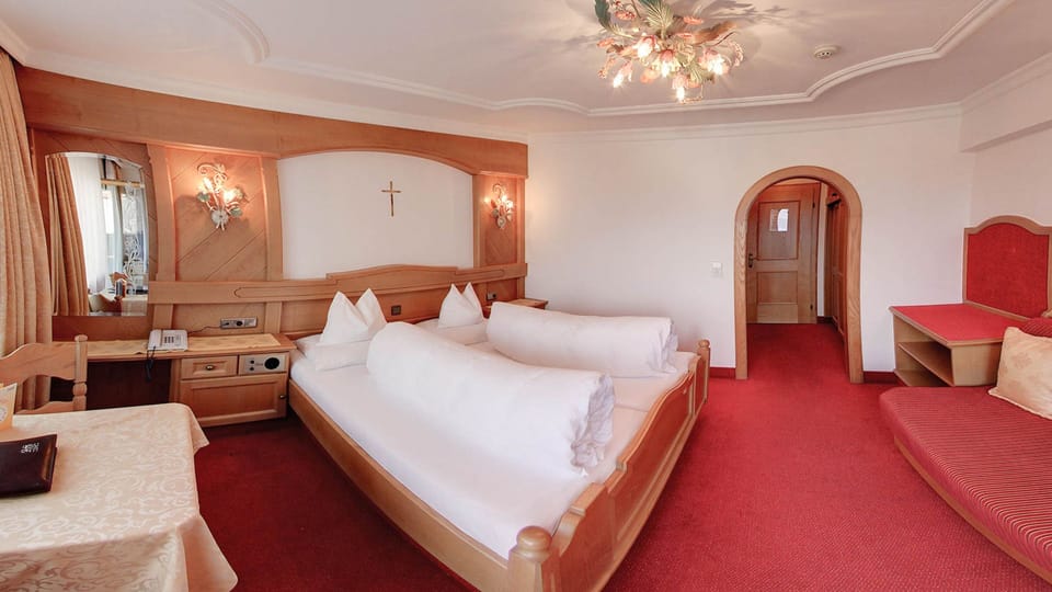 Double Room, Private Bathroom (Balcony) | In-room safe, desk, cribs/infant beds, rollaway beds