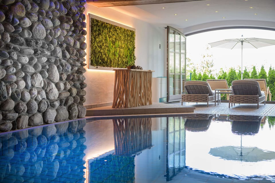 Indoor pool, sun loungers