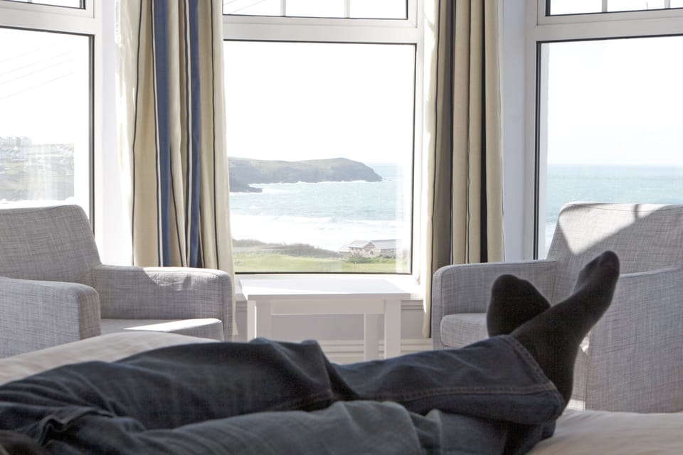 Double Room, Sea View | Desk, WiFi (free), bed sheets