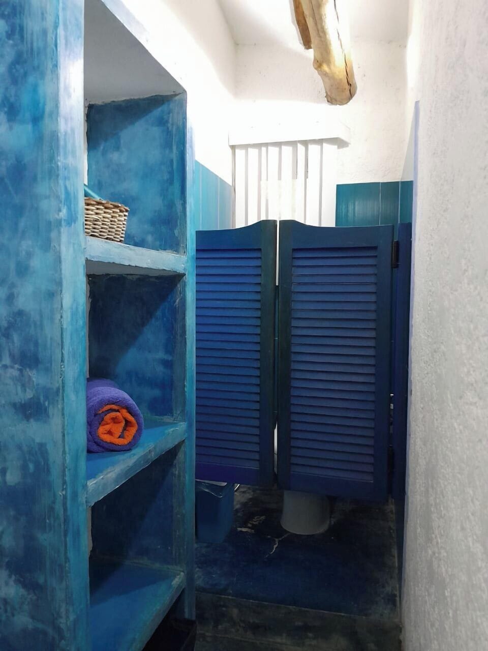Deluxe Suite, Garden View | Bathroom | Shower, hair dryer, towels, soap