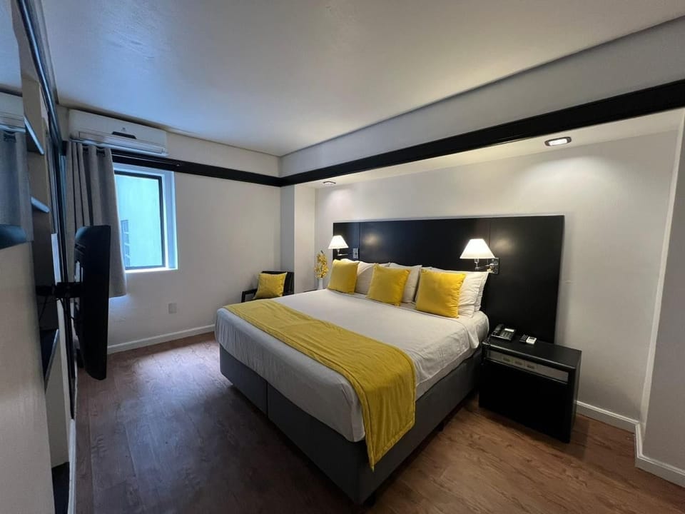 Suite, 1 King Bed | Minibar, in-room safe, desk, blackout drapes