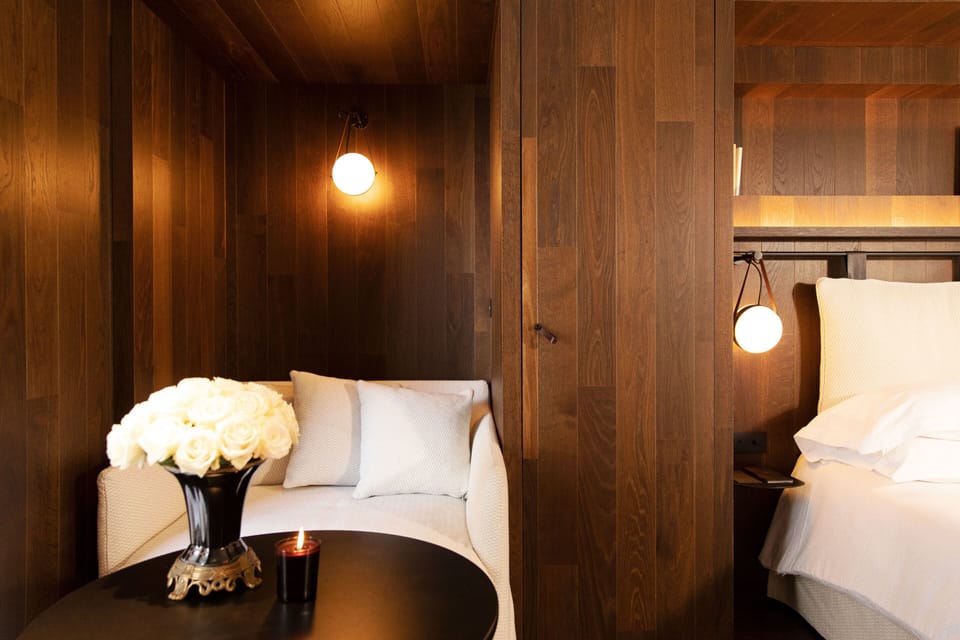 Junior Suite, Air conditioning (Possibilité de lits twin sur demande) | Premium bedding, minibar, in-room safe, individually decorated