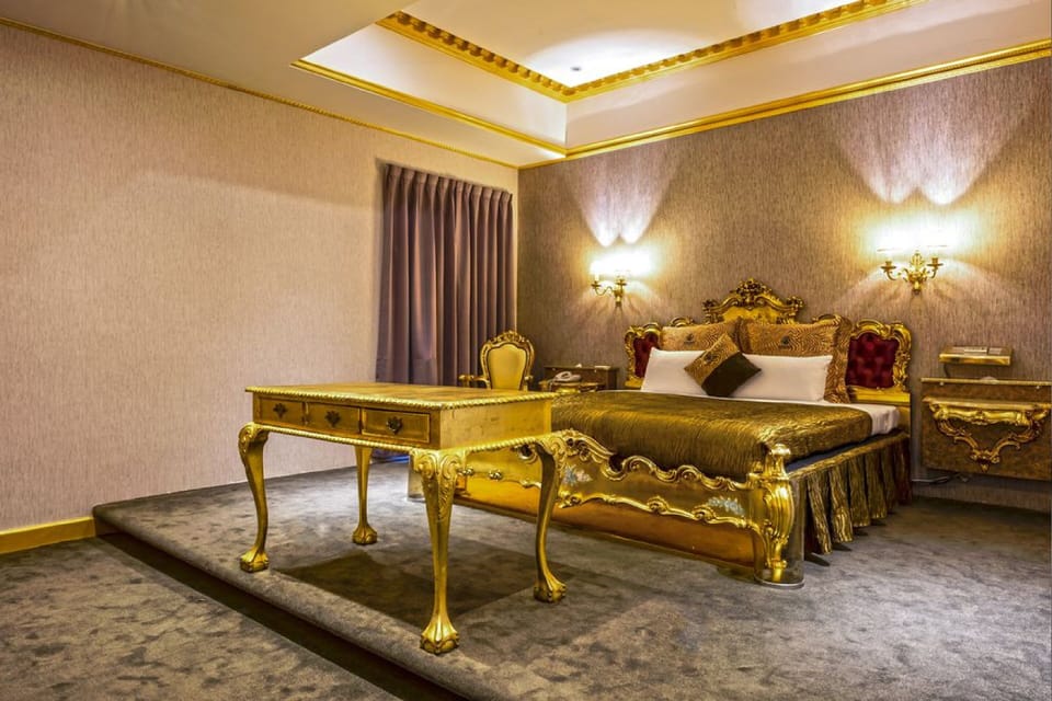 Deluxe Double Room, 1 King Bed, Non Smoking | Blackout drapes, iron/ironing board, free WiFi, bed sheets