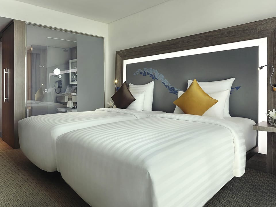 Superior Twin Room, 2 Twin Beds | Minibar, in-room safe, desk, iron/ironing board (on request)