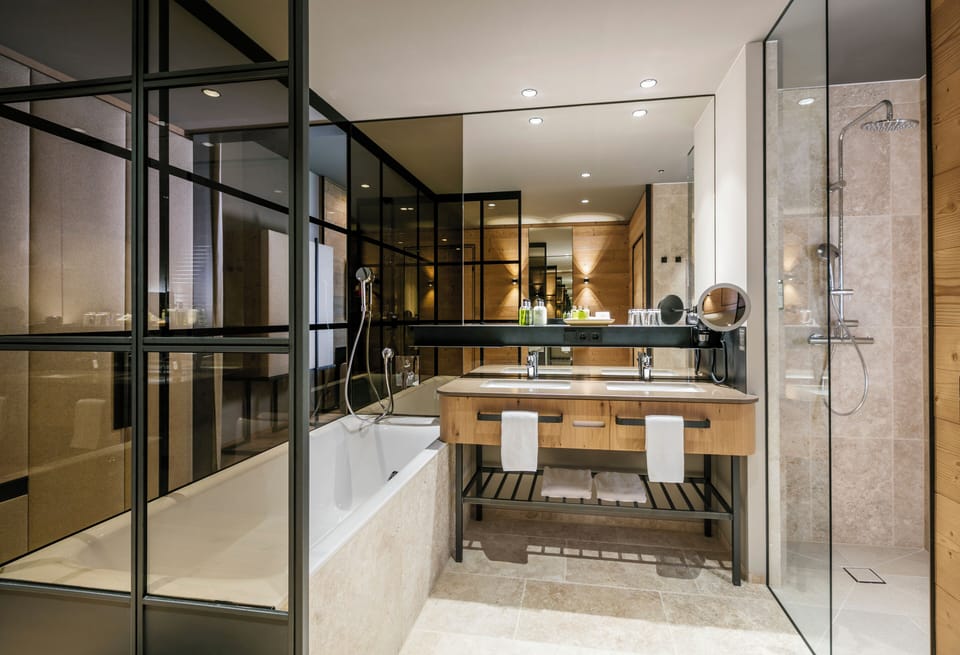 Junior Suite | Minibar, in-room safe, desk, free WiFi