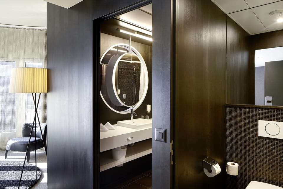 Hypo-allergenic bedding, minibar, in-room safe, individually decorated
