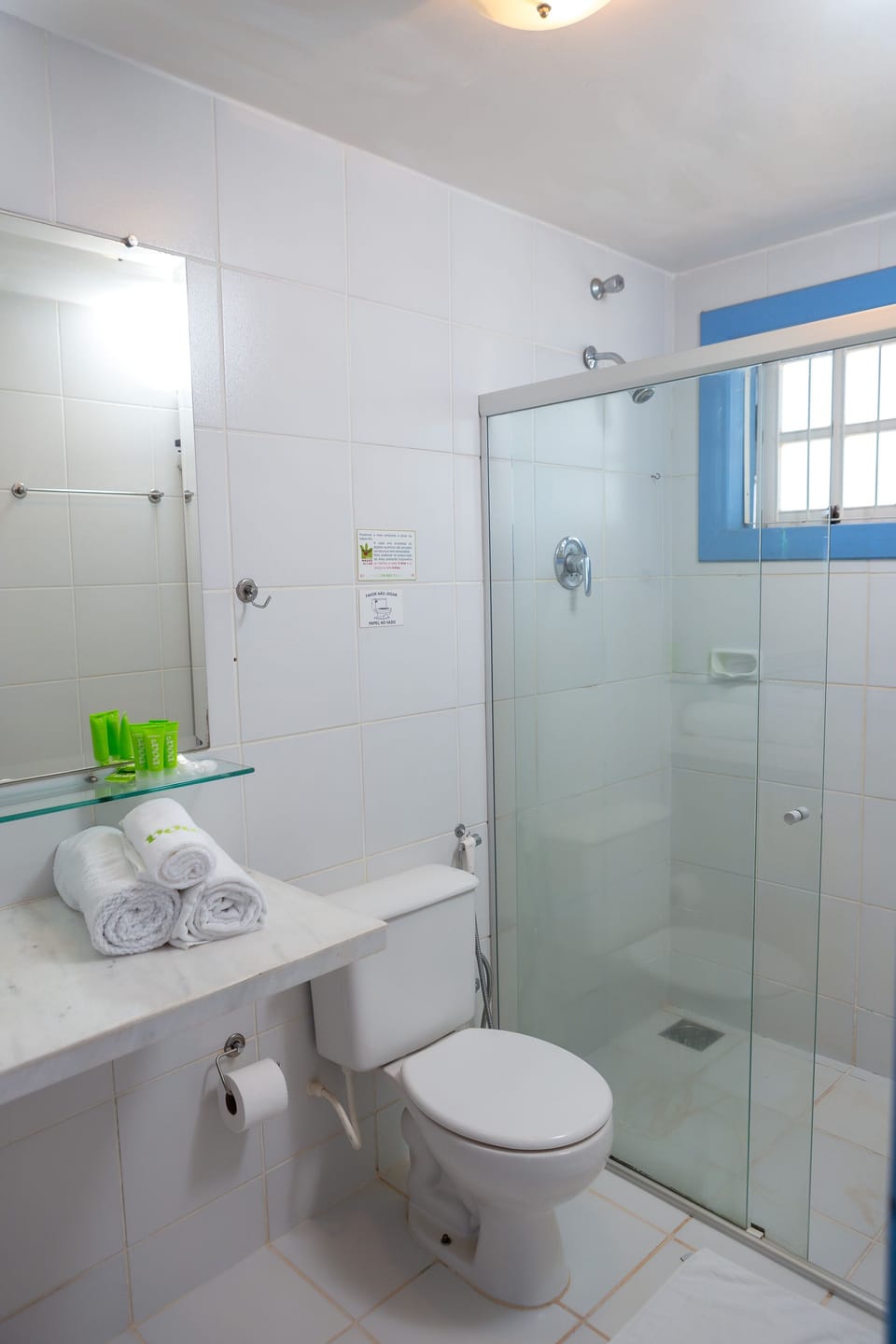 Standard Quadruple Room | Bathroom | Shower, towels