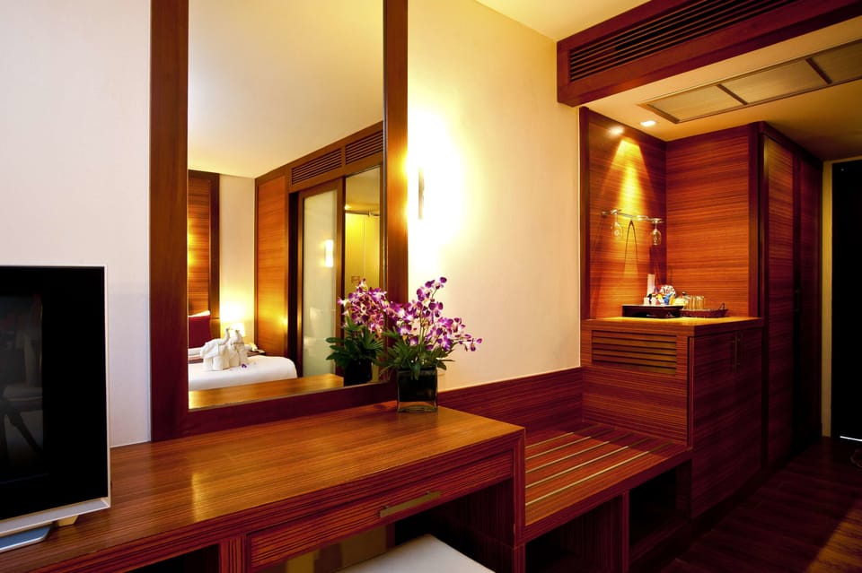 Family Room | Premium bedding, minibar, in-room safe, desk