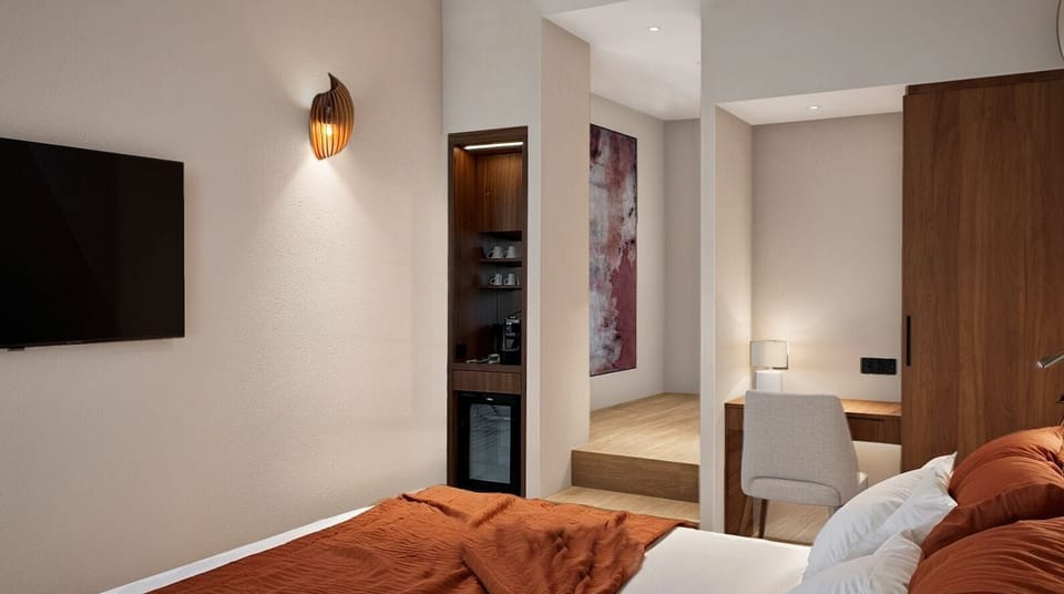 Superior Room, 1 Queen Bed | Room amenity