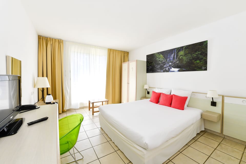 Premium bedding, minibar, in-room safe, desk
