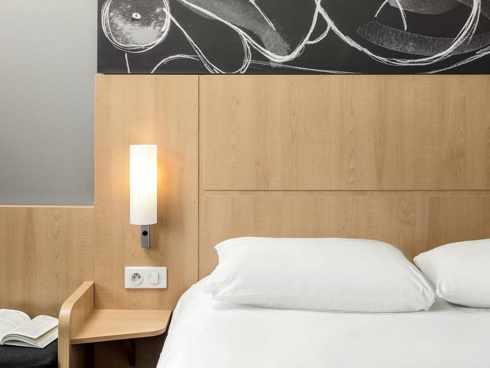 Standard Room, 1 Double Bed | Desk, soundproofing, free WiFi, bed sheets