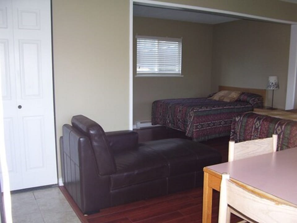Family Room | Iron/ironing board (on request), cribs (free), WiFi (free), bed sheets