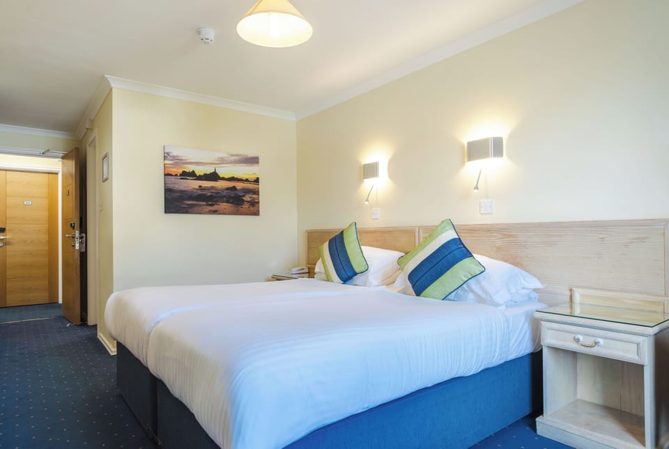 WiFi (free), bed sheets