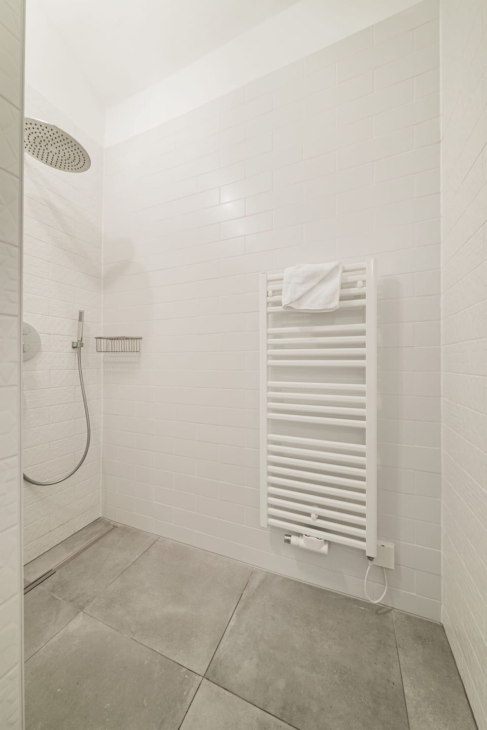 Business Studio | Bathroom | Shower, hair dryer, towels
