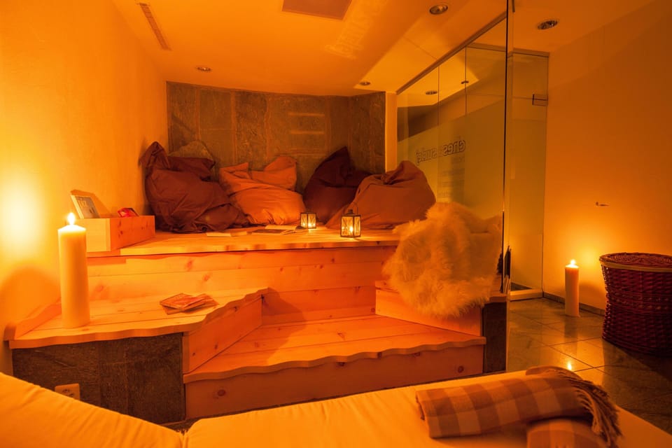 Sauna, steam room, body treatments, aromatherapy, hot stone massages