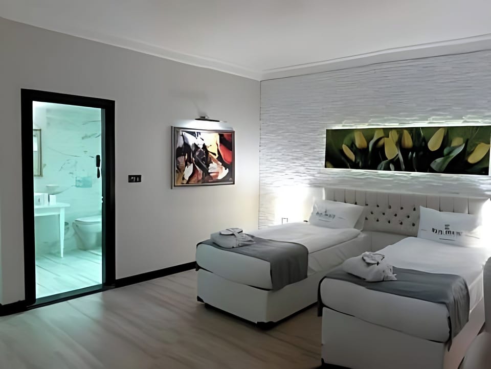 Twin Room | Desk, soundproofing, free WiFi, bed sheets