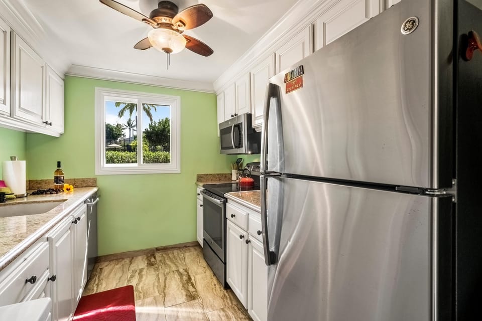 Condo, Multiple Beds (Keauhou Kona Surf & Racquet Club #58) | Private kitchen | Dishwasher, paper towels
