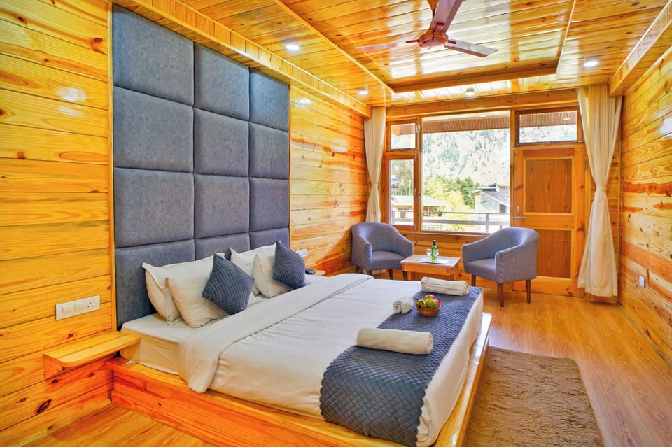 Royal Single Room | Egyptian cotton sheets, premium bedding, free WiFi, bed sheets