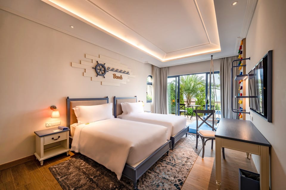 Minibar, in-room safe, laptop workspace, blackout drapes