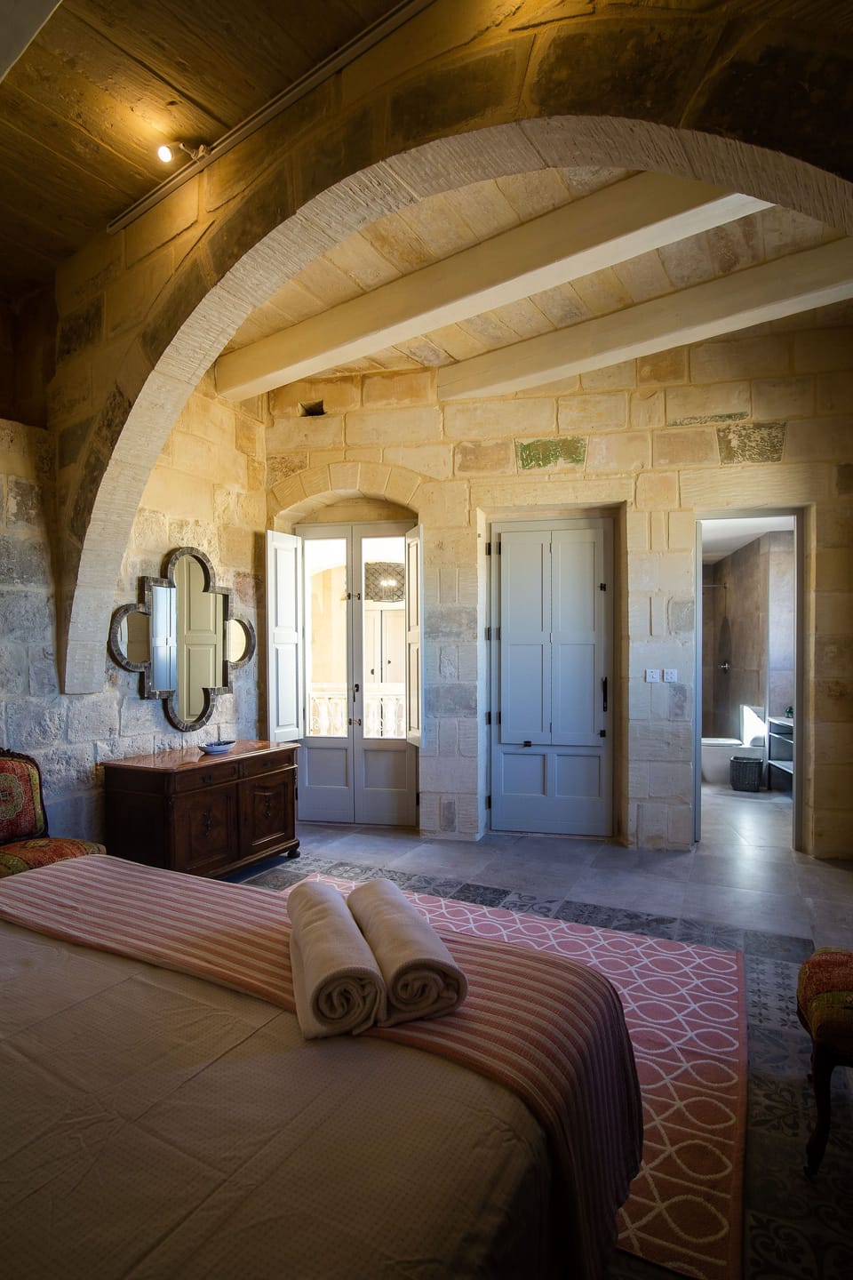 Double Room, Ensuite ( King Room with balcony)