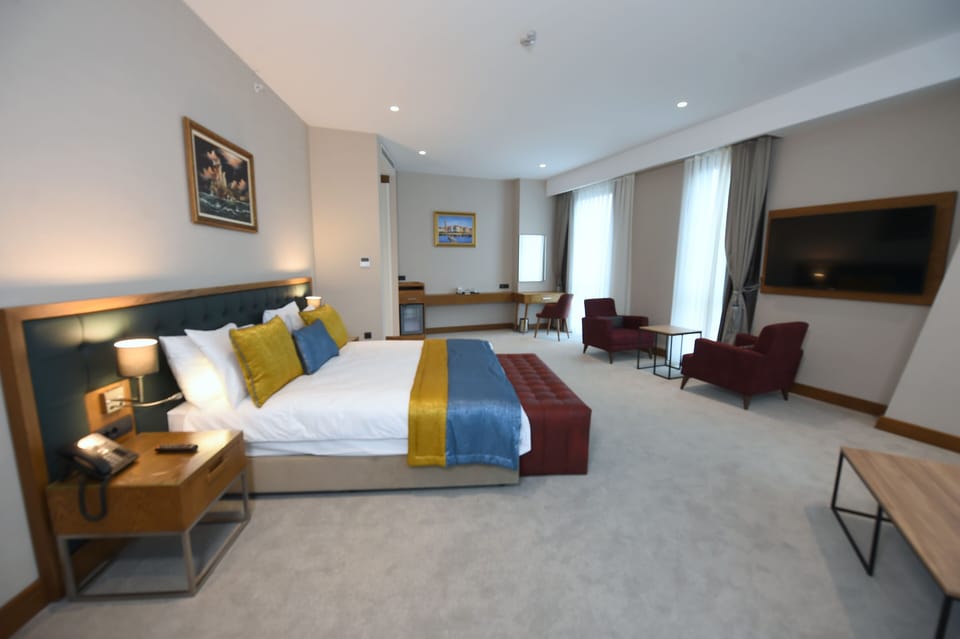Superior Room, 1 Bedroom, City View | Premium bedding, pillowtop beds, minibar, in-room safe