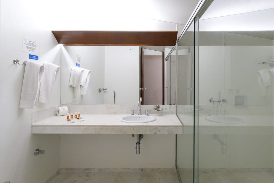 Minibar, desk, laptop workspace, free WiFi
