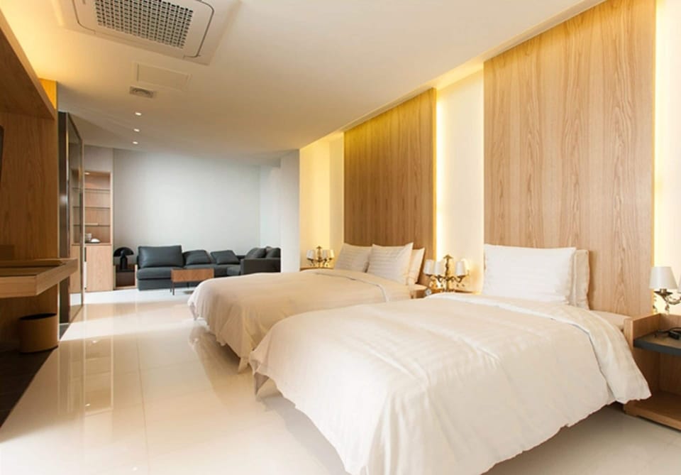Korean Suite (check-in available until 11 pm) | Premium bedding, down comforters, Select Comfort beds