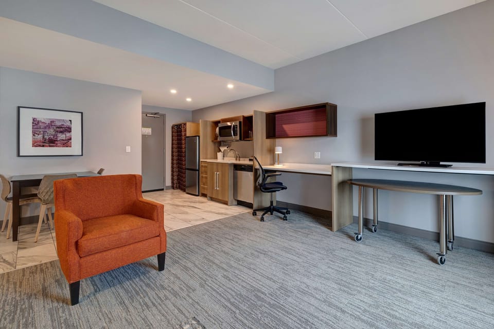 Suite, 1 Bedroom, Non Smoking | Hypo-allergenic bedding available, in-room safe, desk, laptop workspace