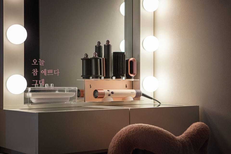 Beauty Styling Twin | In-room safe, blackout drapes, free WiFi, bed sheets
