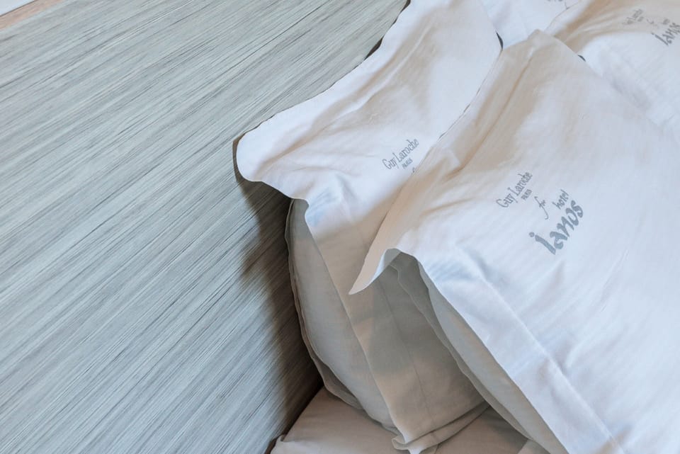 In-room safe, WiFi (free), bed sheets