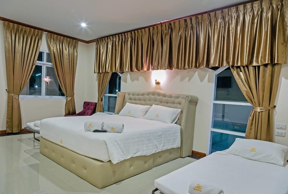 Luxury Villa - 7 Bedrooms | 7 bedrooms, blackout drapes, free WiFi, bed sheets
