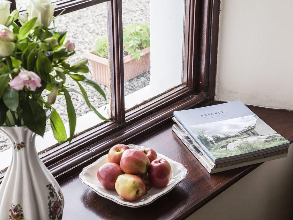 Cottage | 2 bedrooms, individually decorated, individually furnished