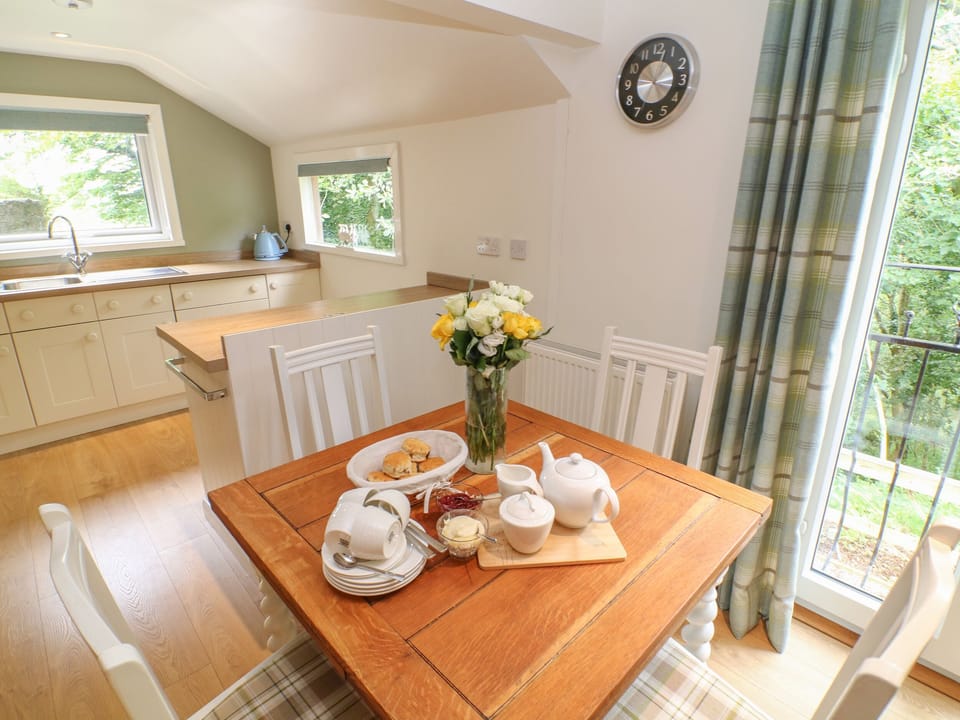Cottage | Private kitchen | Fridge, dishwasher, electric kettle, toaster