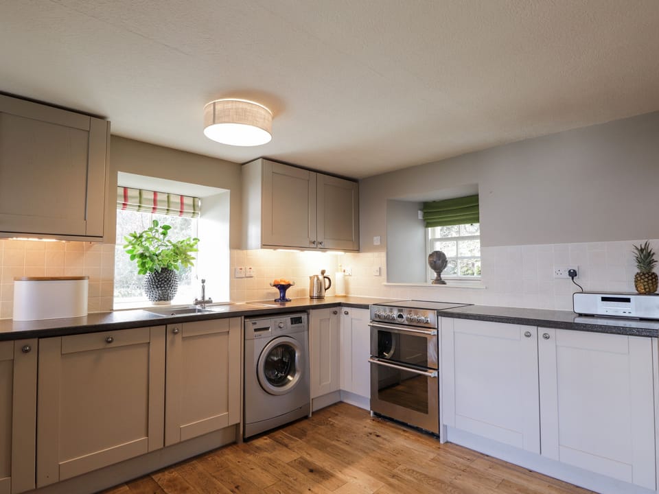 Cottage | Private kitchen | Fridge, dishwasher, electric kettle, toaster