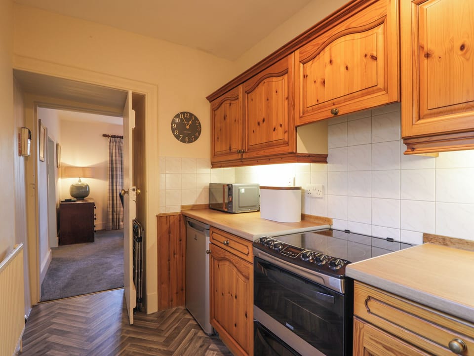 Cottage | Private kitchen | Fridge, dishwasher, electric kettle, toaster