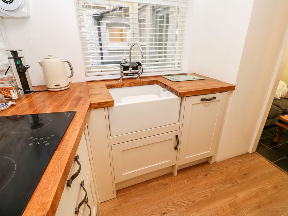 2 bedrooms, individually decorated, individually furnished, free WiFi
