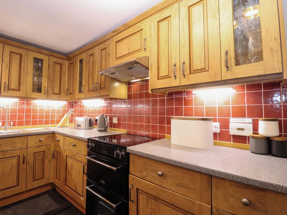 Cottage | Private kitchen | Fridge, dishwasher, electric kettle, toaster