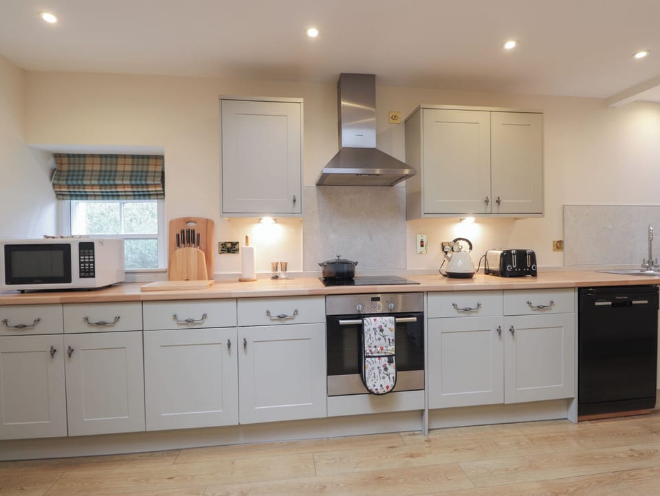 Cottage | Private kitchen | Fridge, dishwasher, electric kettle, toaster