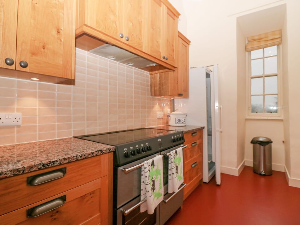 Cottage | Private kitchen | Fridge, dishwasher, electric kettle, toaster