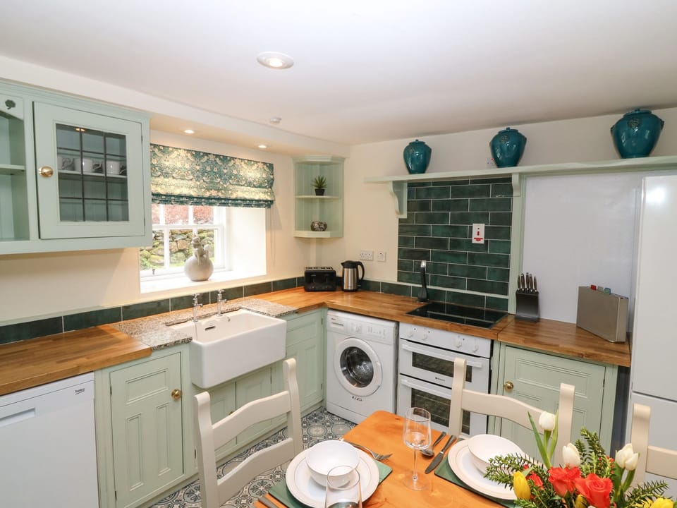 Cottage | Private kitchen | Fridge, microwave, dishwasher, electric kettle