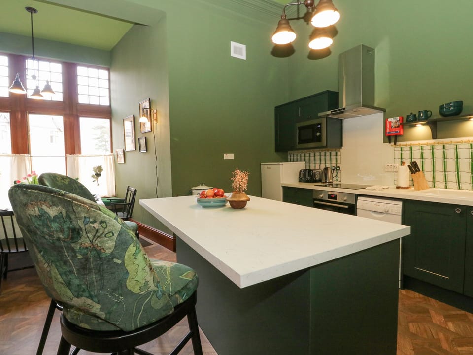 Cottage | Private kitchen | Fridge, dishwasher, electric kettle, toaster