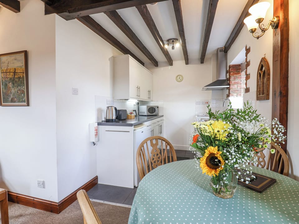Cottage | Dining