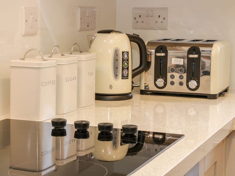 Cottage | Private kitchen | Fridge, microwave, dishwasher, electric kettle