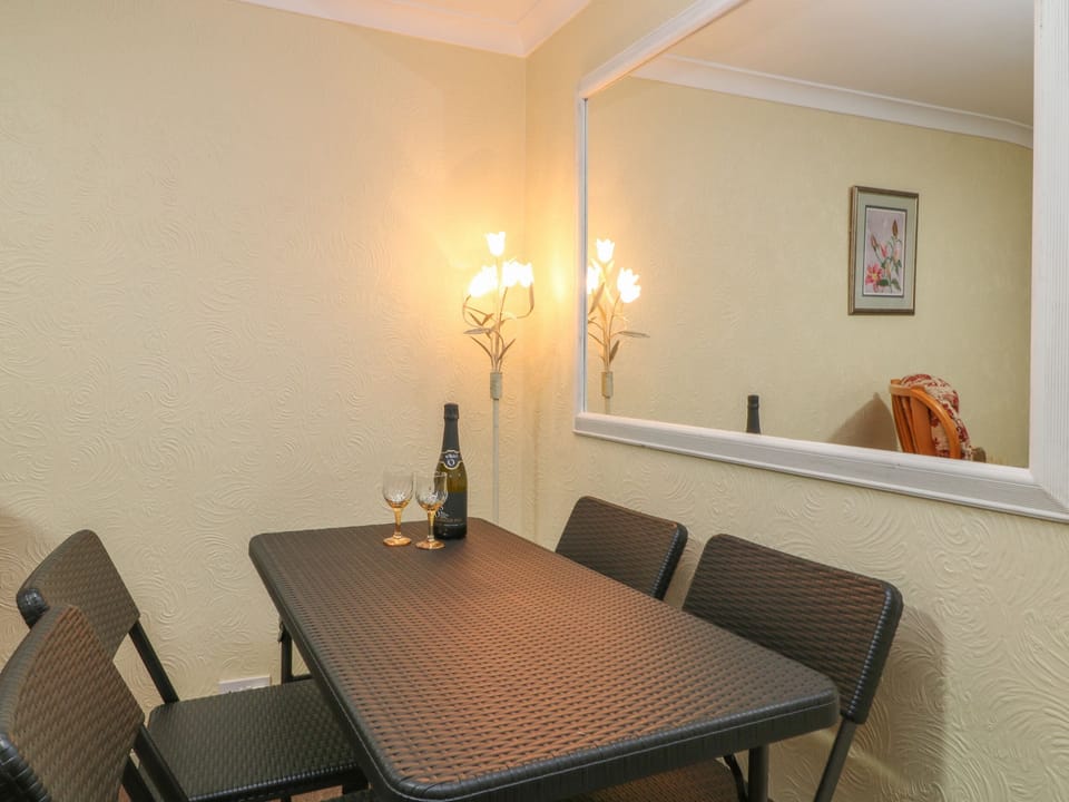 Cottage | Private kitchen | Fridge, microwave, cookware/dishes/utensils