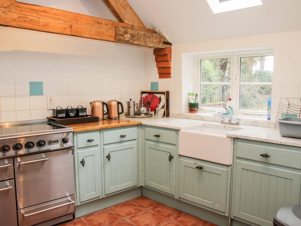 Cottage | Private kitchen | Fridge, microwave, dishwasher, electric kettle