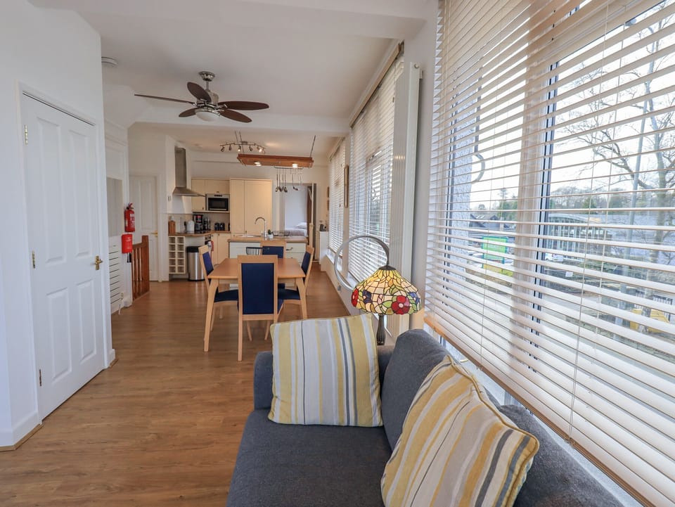 Cottage | Living area | Video-game console, DVD player